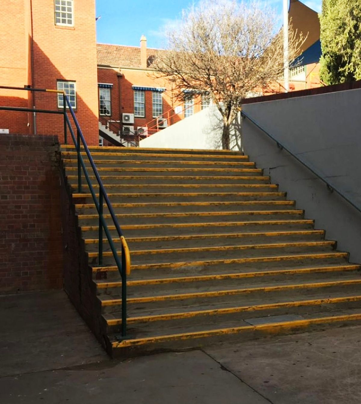 Another Wagga High  Rail skate spot