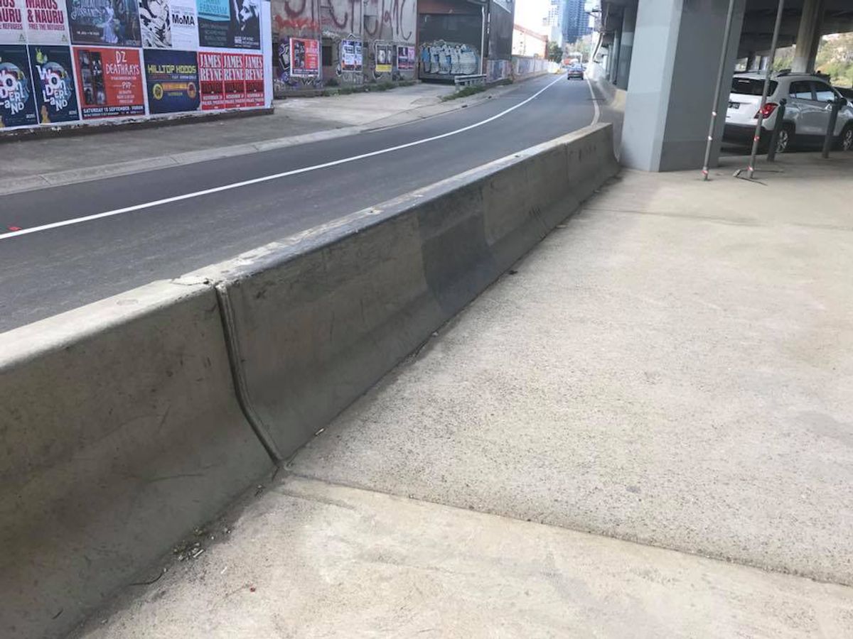 Underpass Barrier skate spot