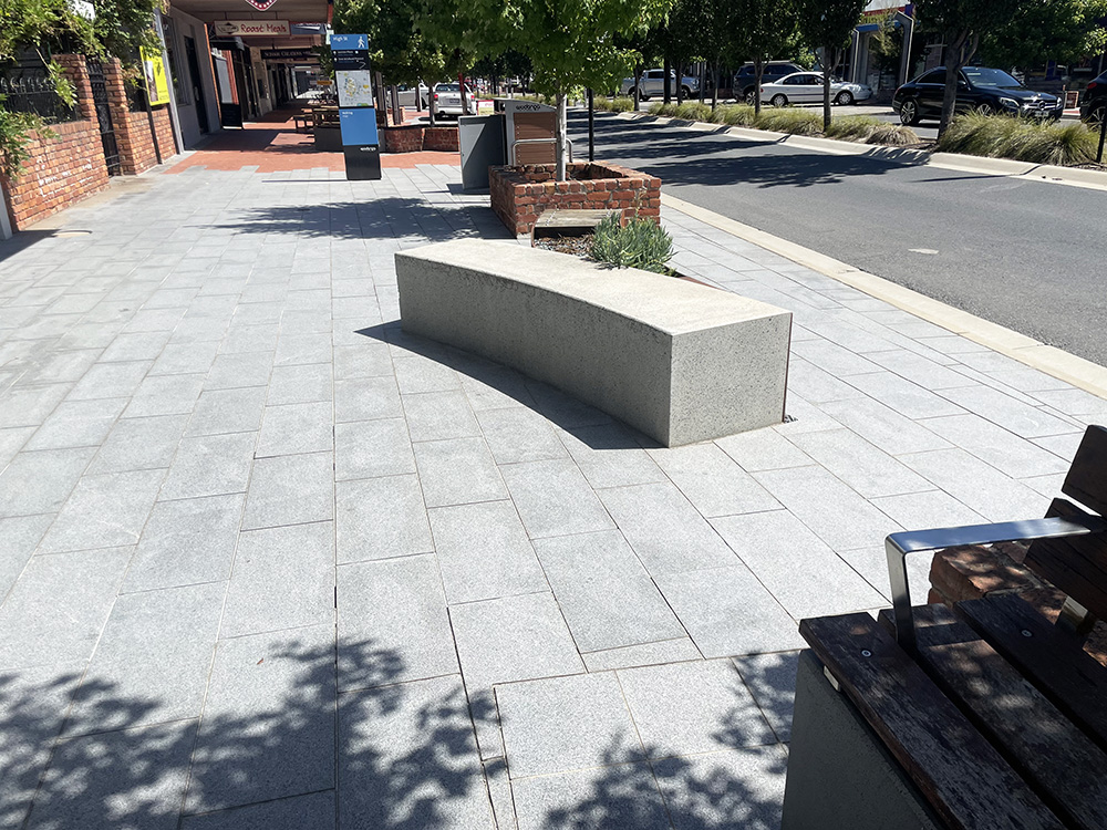 High St Curved Ledge 