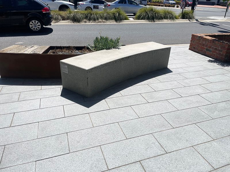 High St Curved Ledge 