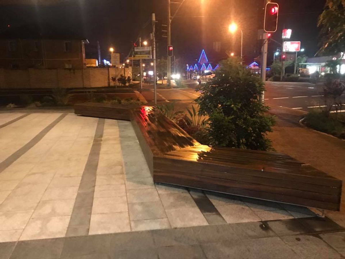 Main St Ledge skate spot
