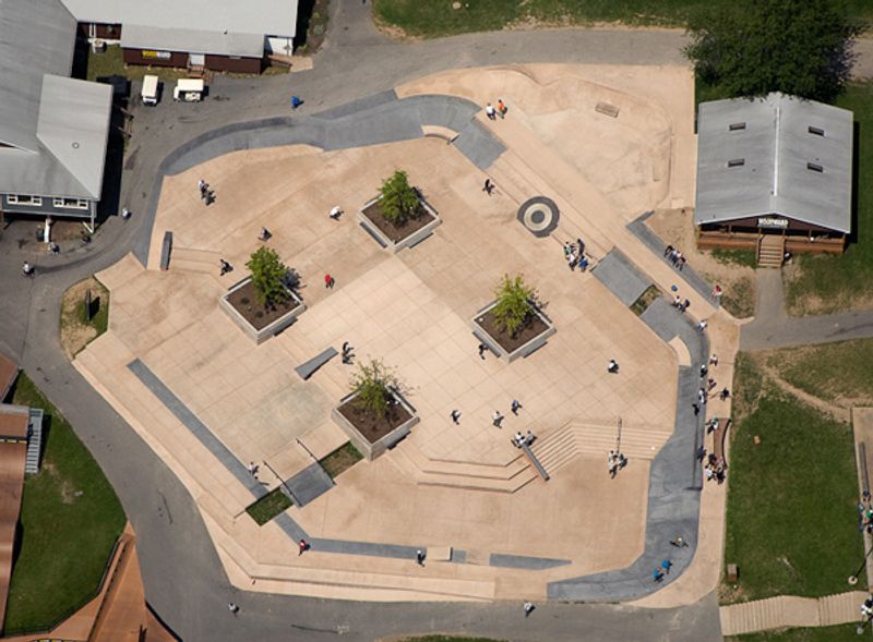 Woodward East Plaza