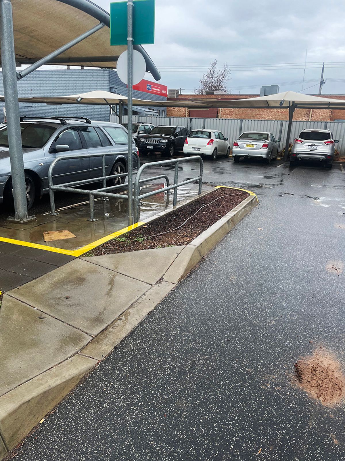 Woolies Bump to Bar skate spot