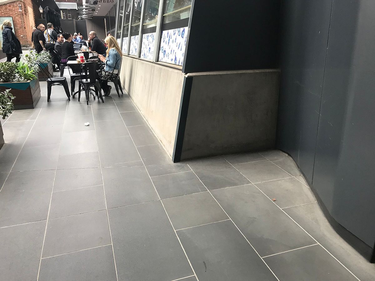 Brussels Bank skate spot