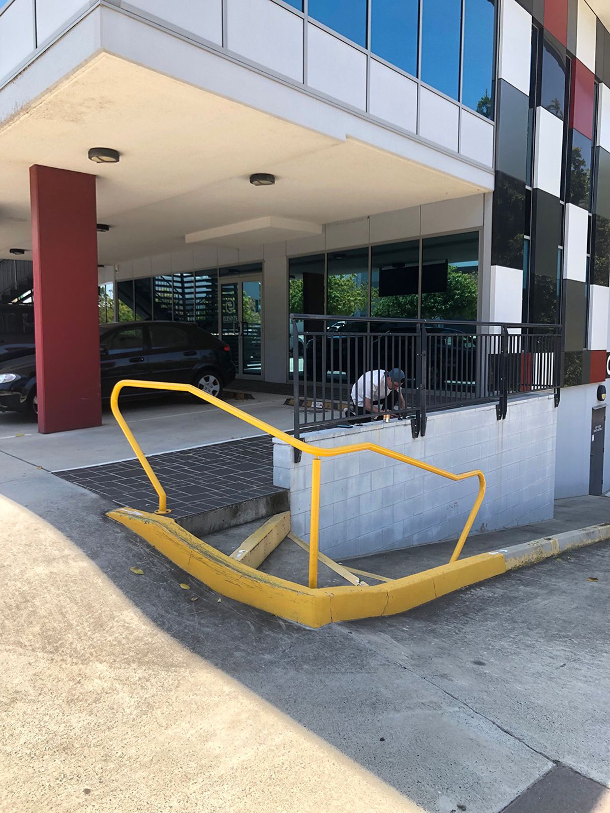 Yellow Overrail skate spot