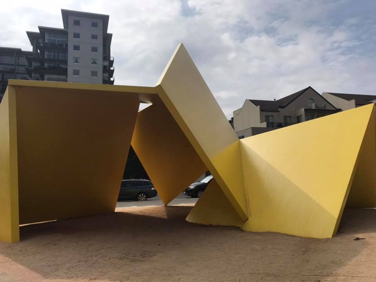 Yellow Thing skate spot